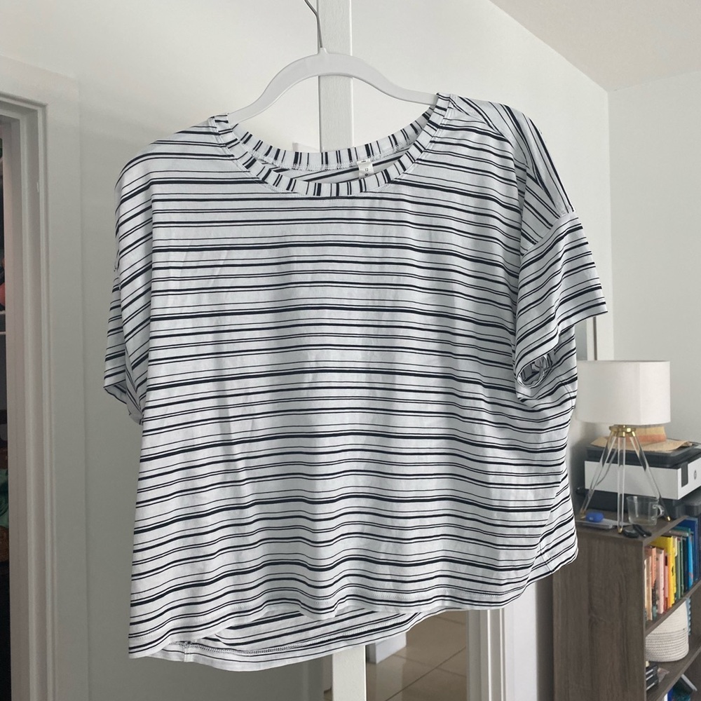 Lululemon cropped shirt size 12 navy and white